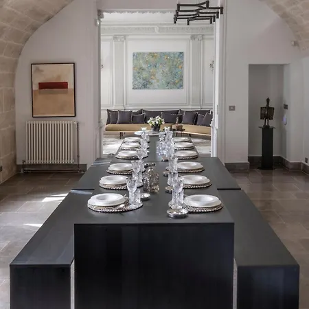 Rieucoulon Estate, 18th Century, 12 Guests
